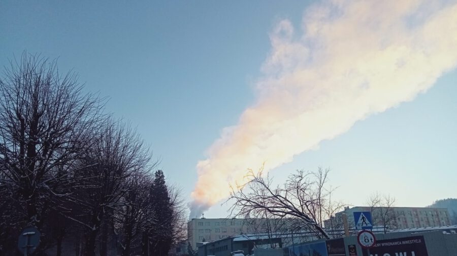Dym z komina w Andrychowie, smog, zanieczyszczenie