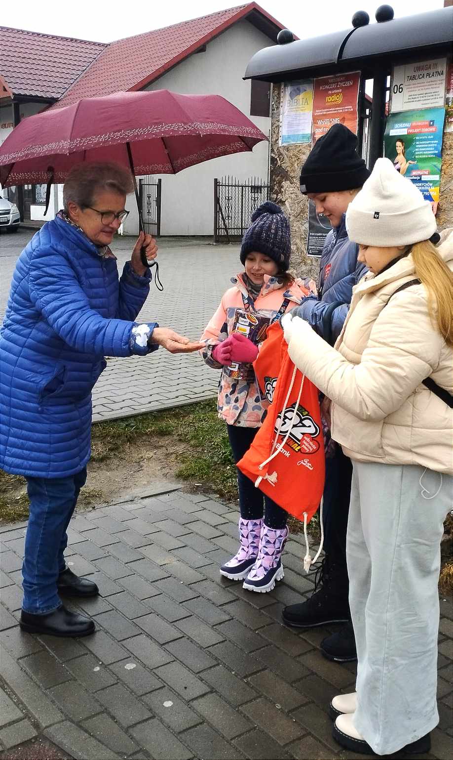 Wolontariusze z SP 4 w akcji - Radio Andrychów