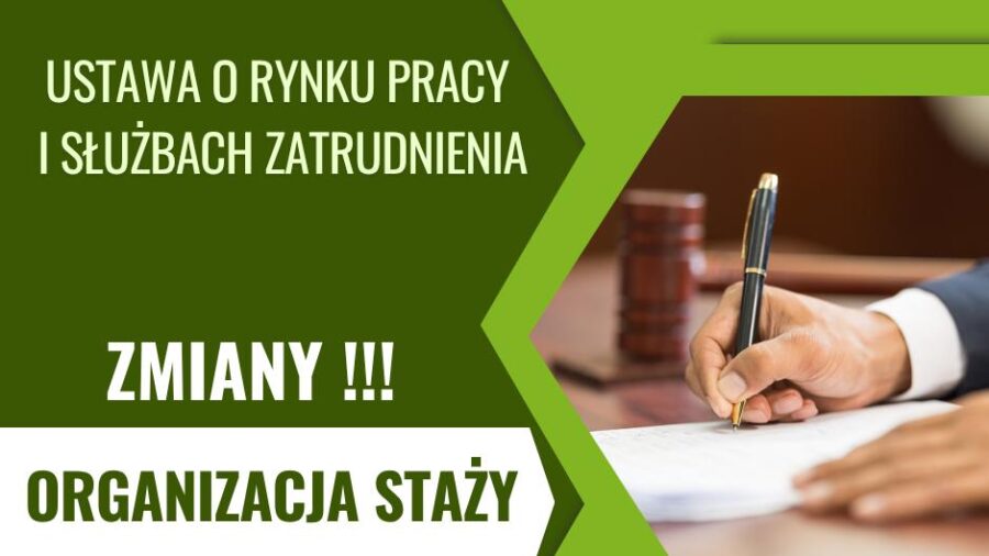 ręka trzyma długopis, białe napisy na zielonym tle